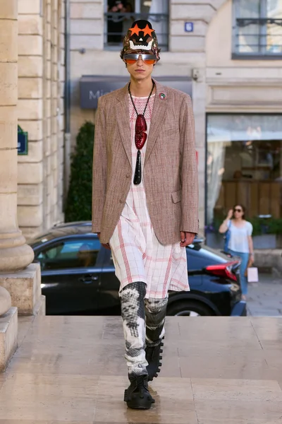 Look 18